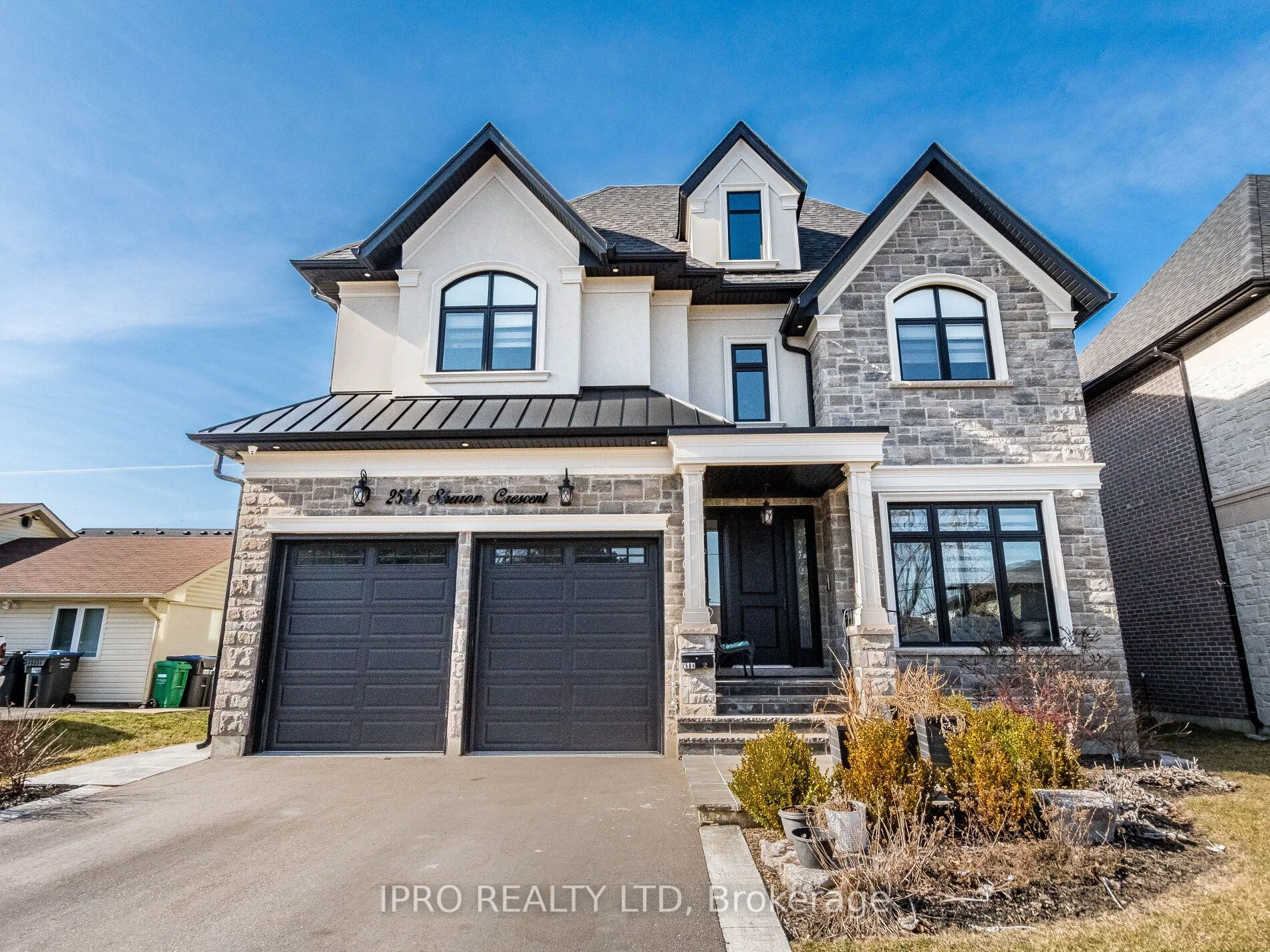 2584 Sharon Crescent, Mississauga, On L5c 1y8