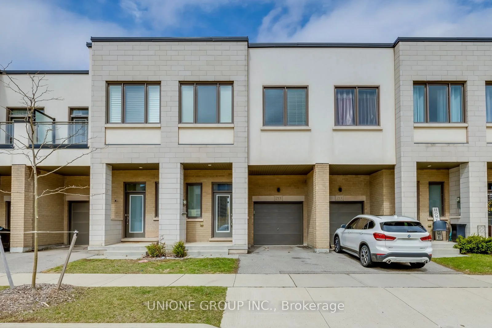 Att/Row/Townhouse in Oakville
