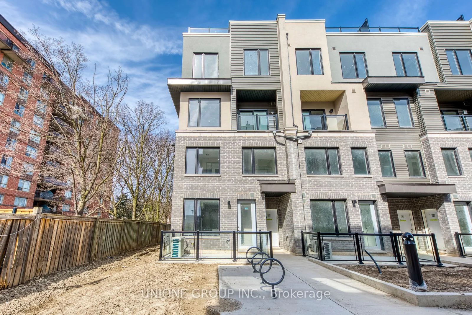 3562 Colonial Drive 12, Mississauga, On L5l 0c1