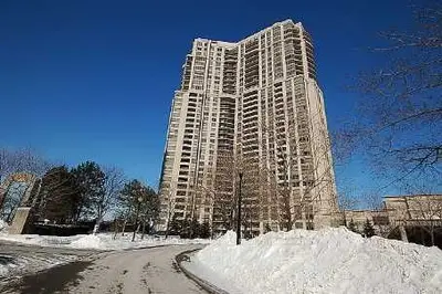 35 Kingsbridge Garden Circle 810, Mississauga, On L5r 3z5