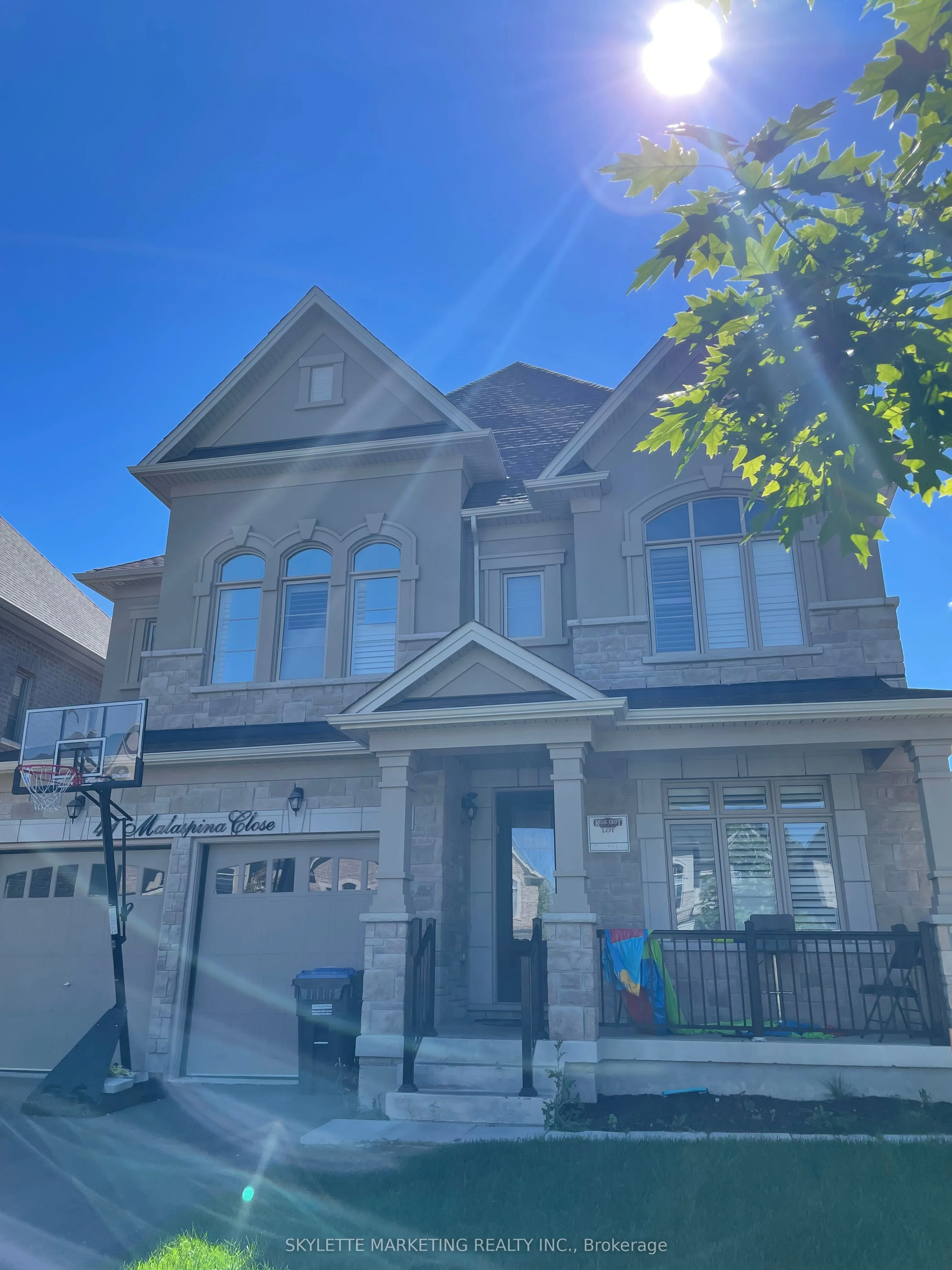 41 Malaspina Close, Brampton, ON L6Y 6C8