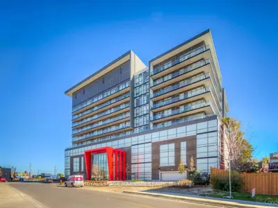 15 James Finlay Way 824, Toronto W05, On M3m 0b3