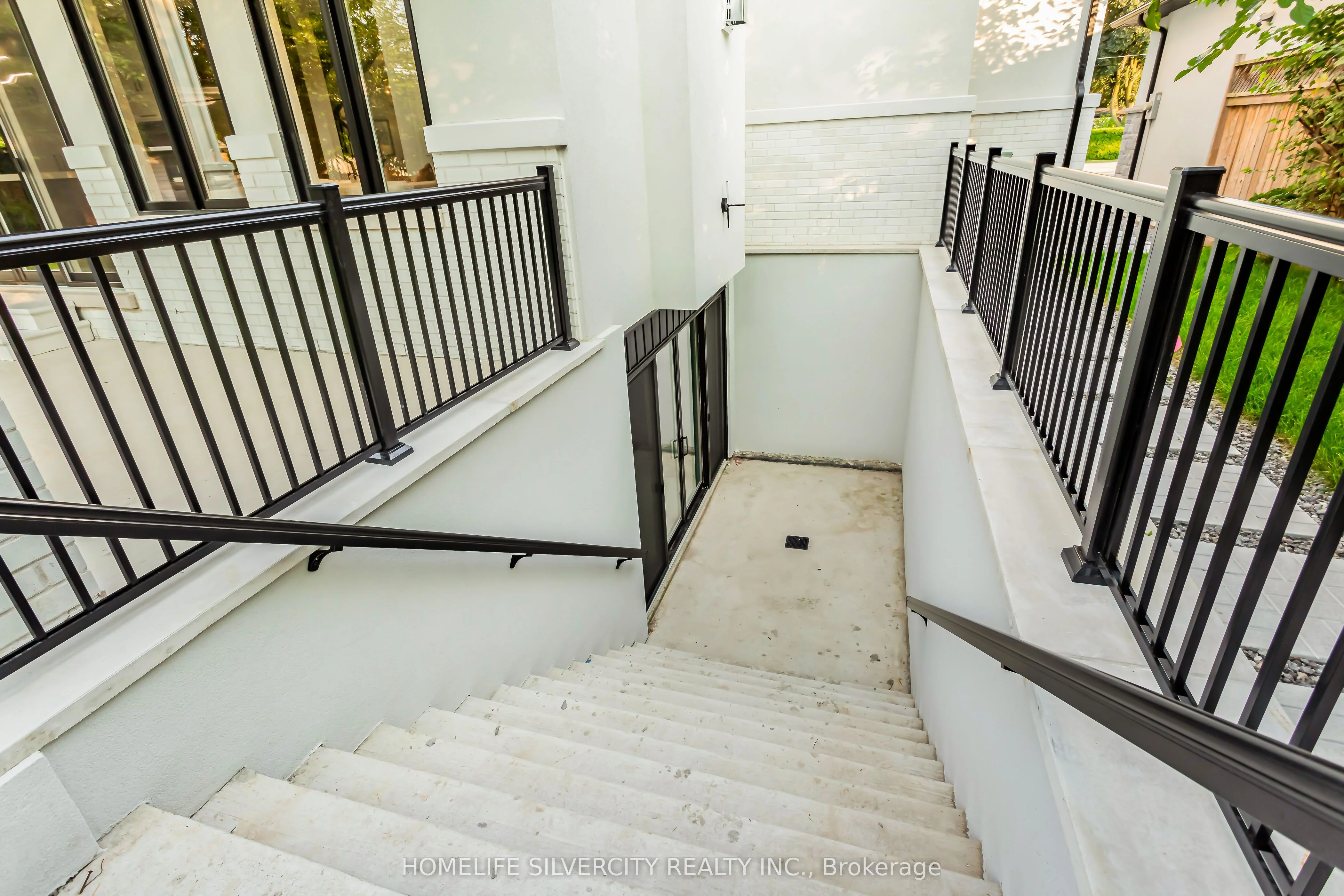 1283 Warwick Avenue, Oakville, ON L6L 2V8
