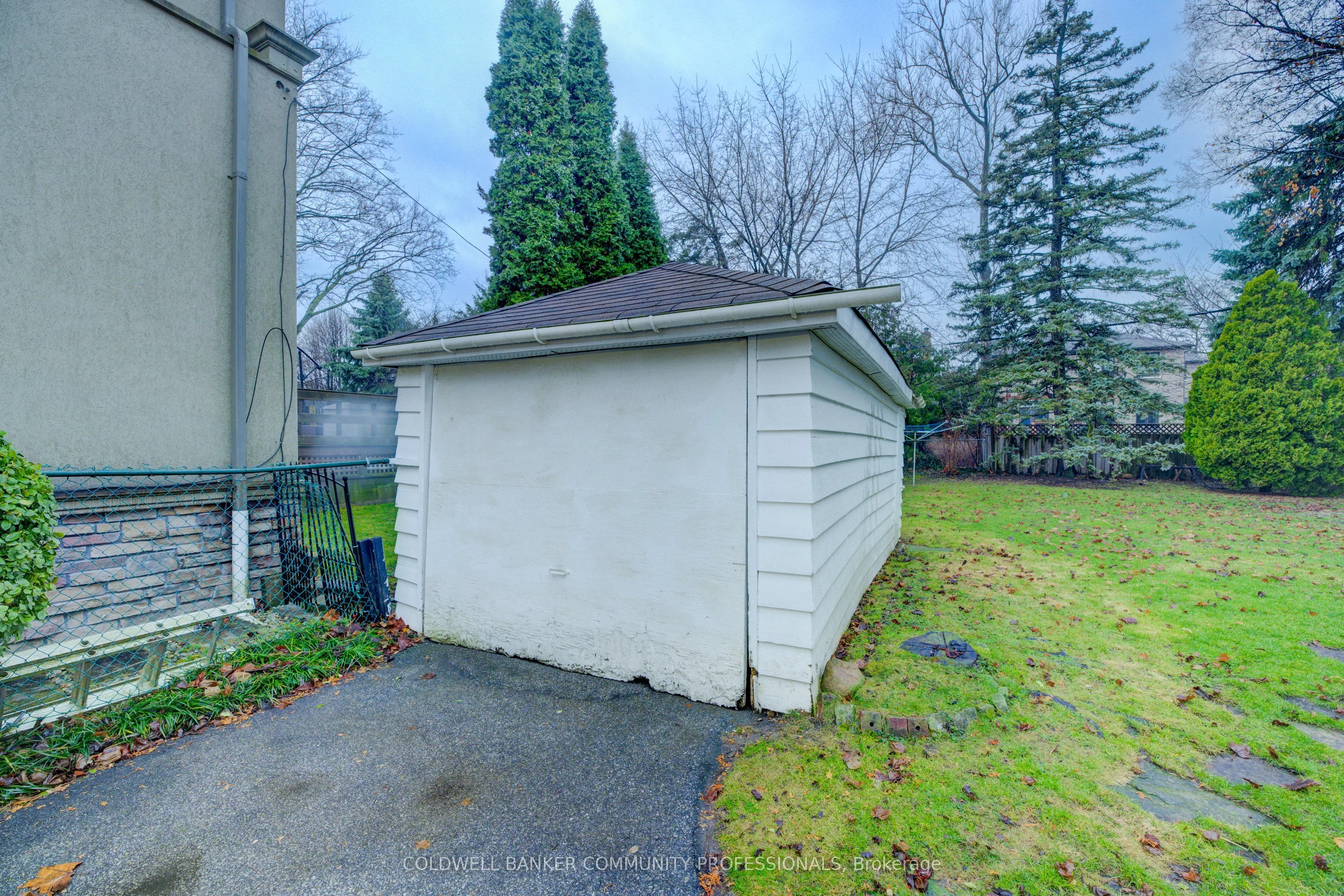 84 Prennan Avenue, Toronto W08, ON M9B 4C3