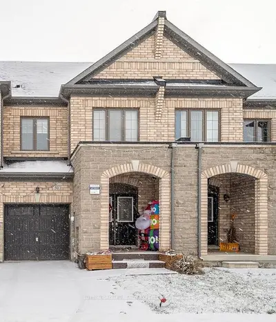 Att/Row/Townhouse in Brampton