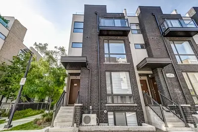 32 Fieldway Road 119, Toronto W08, On M8z 0e3