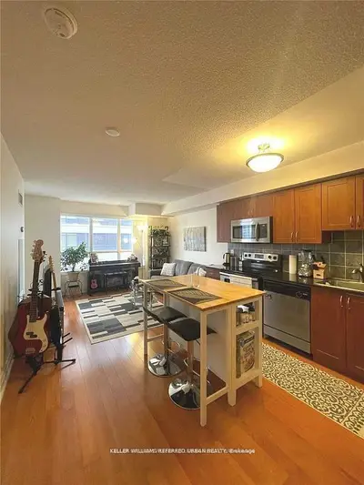 1060 Sheppard Avenue W 206, Toronto W05, On M3j 0g7