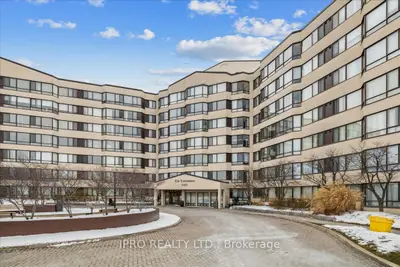 Common Element Condo in Mississauga