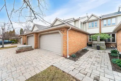 Condo Townhouse in Mississauga