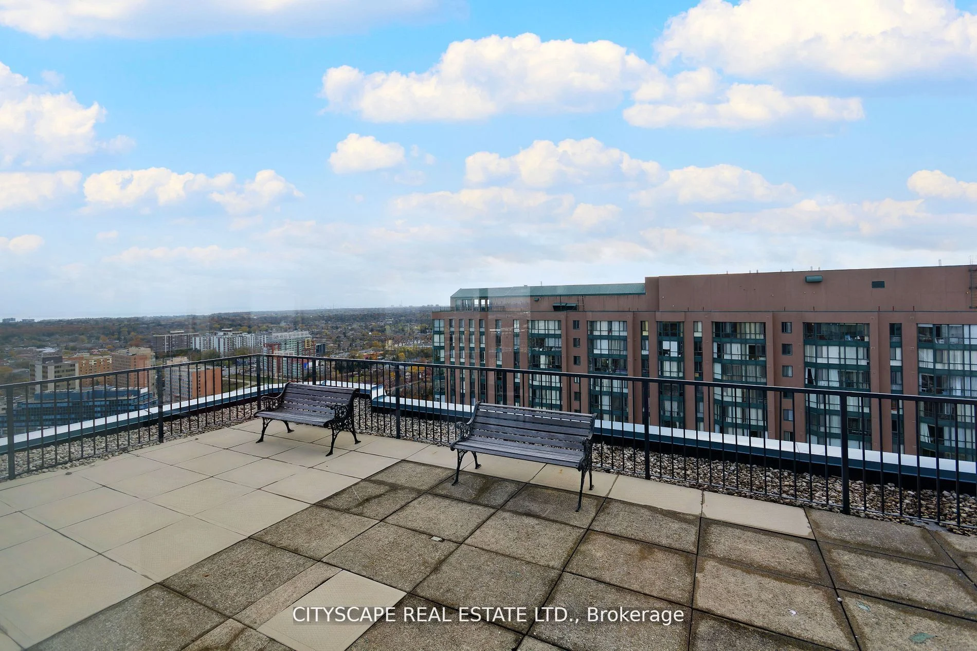 115 Hillcrest Avenue 2110, Mississauga, On L5b 3y9