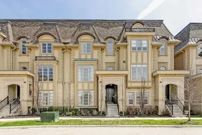 Att/Row/Townhouse in Oakville