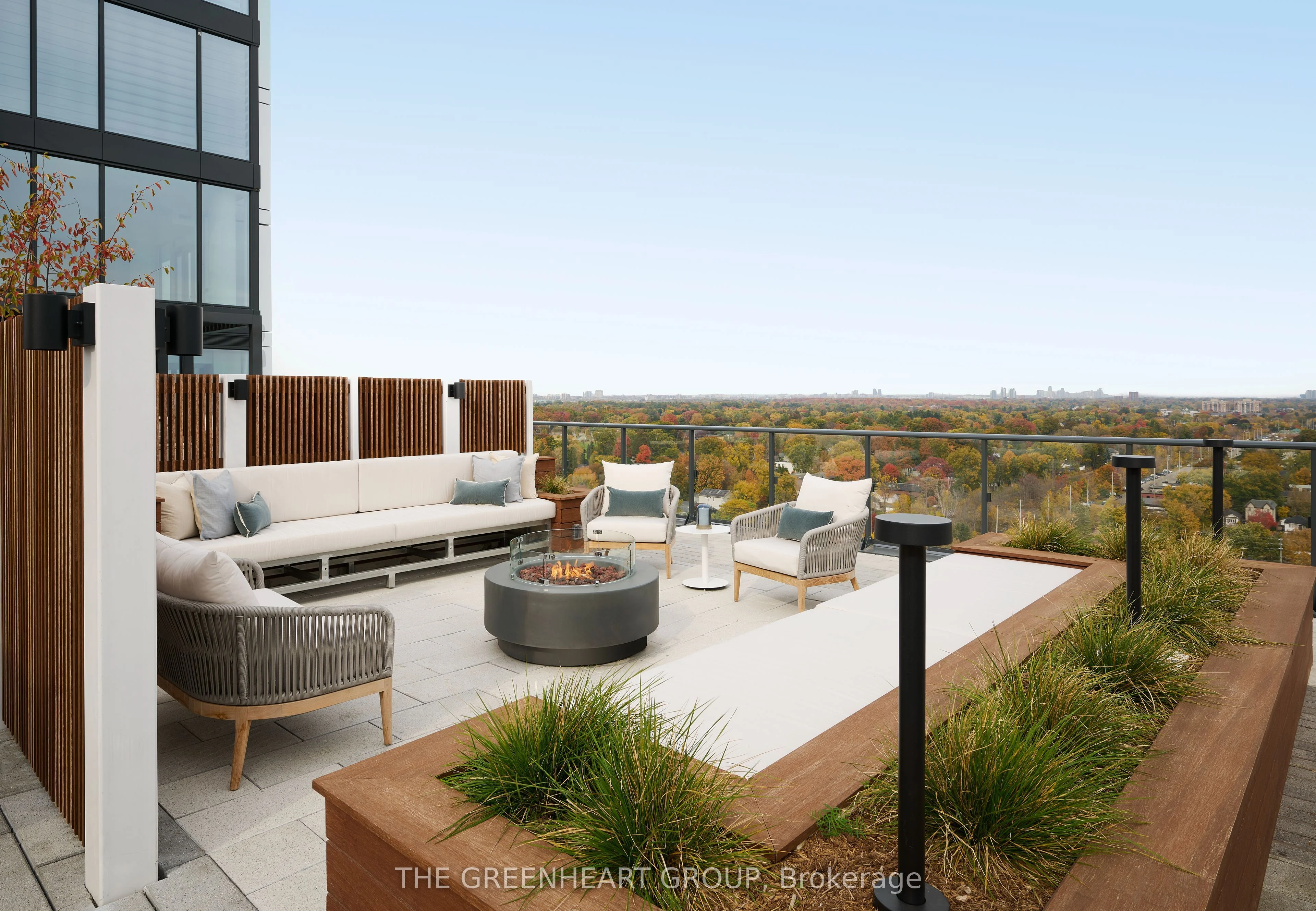 28 Ann Street 1004, Mississauga, ON L5G 0E1