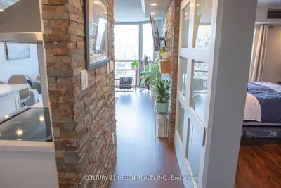 Condo Apartment in Burlington