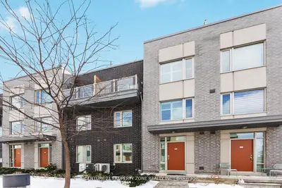 18 Applewood Lane 24, Toronto W08, On M9c 0c1
