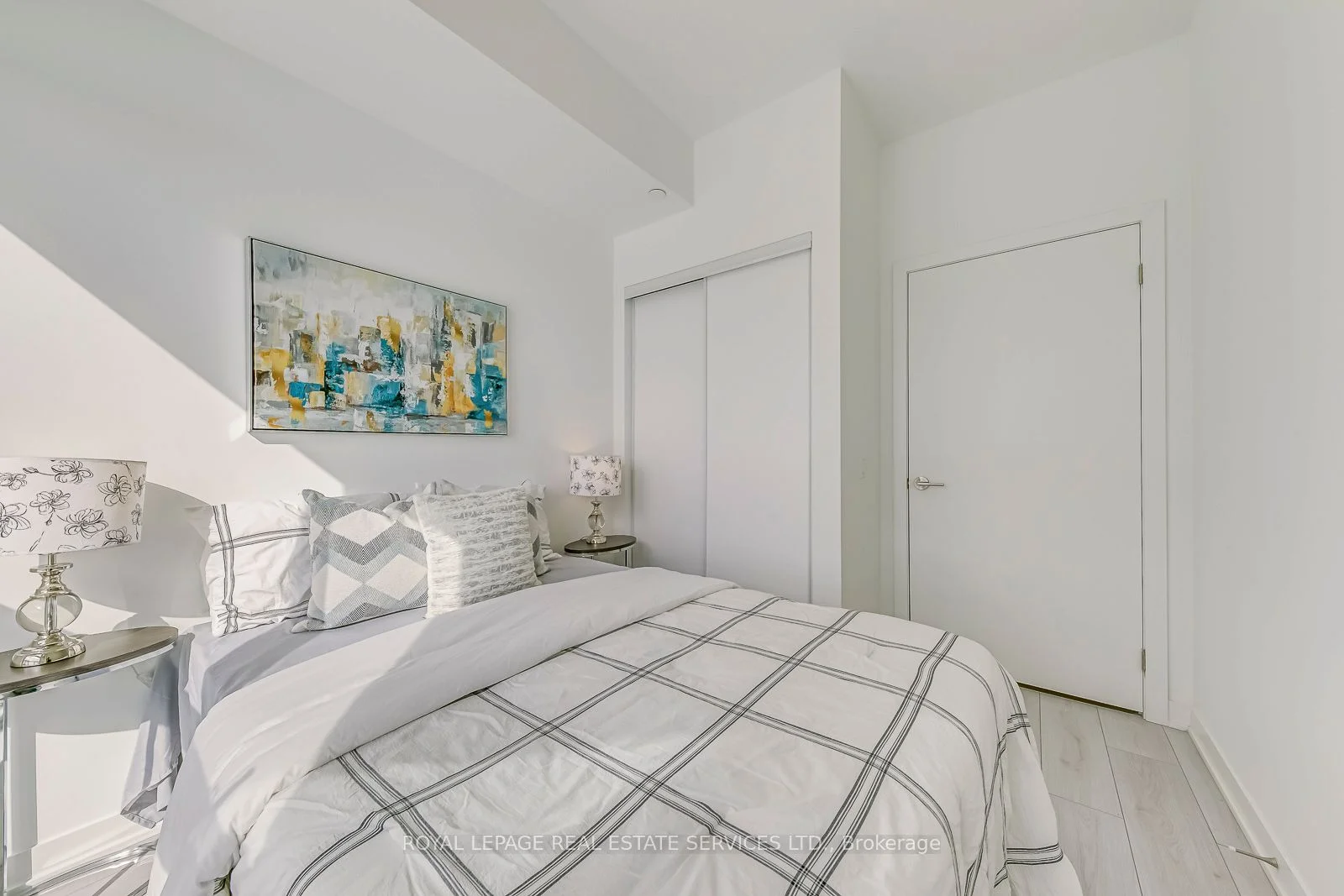 405 Dundas Street 805, Oakville, ON L6M 2M4