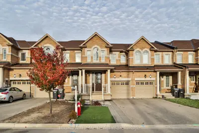 Att/Row/Townhouse in Brampton