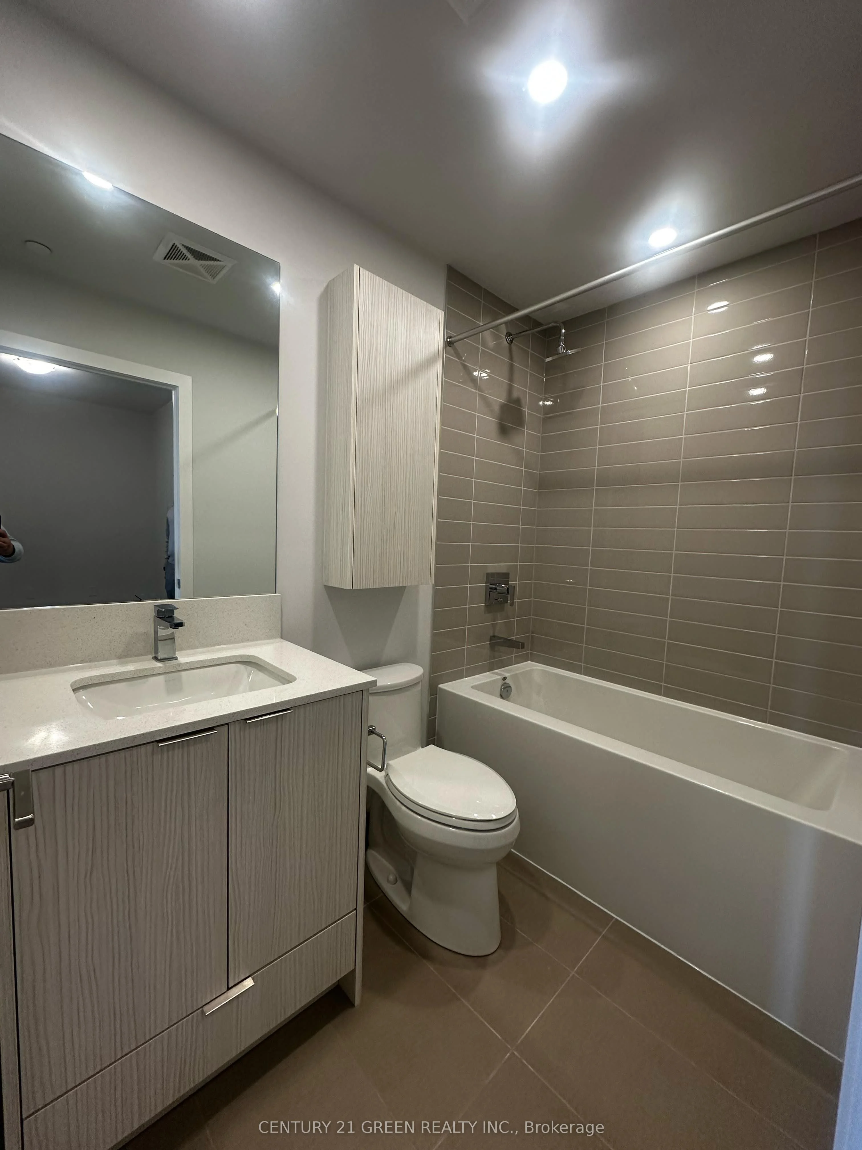430 Square One Drive 1705, Mississauga, ON L5B 3Y1