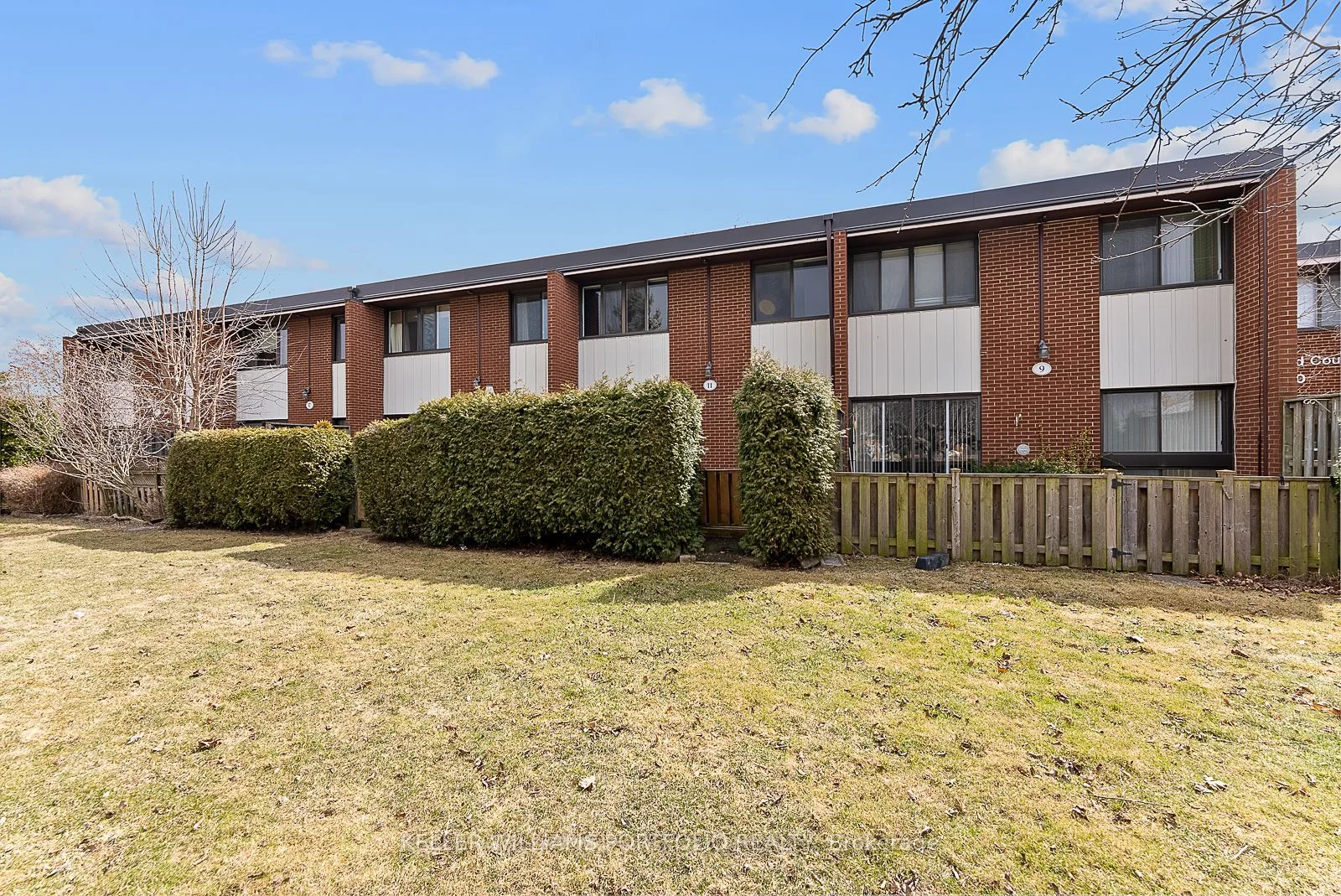 1230 Gripsholm Road 11, Mississauga, On L4y 2g9