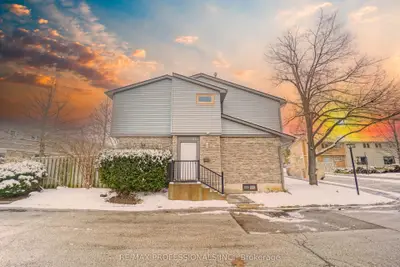 98 Falconer Drive 51, Mississauga, On L5n 1y2