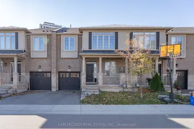Att/Row/Townhouse in Oakville