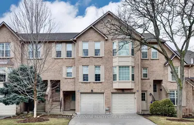 Condo Townhouse in Oakville