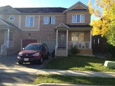 Att/Row/Townhouse in Brampton