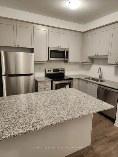 Att/Row/Townhouse in Milton