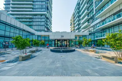 251 Manitoba Street 204, Toronto W06, On M8y 1e3