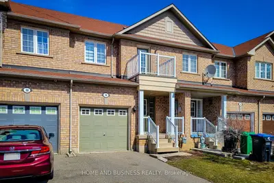 Att/Row/Townhouse in Brampton
