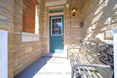 Att/Row/Townhouse in Brampton