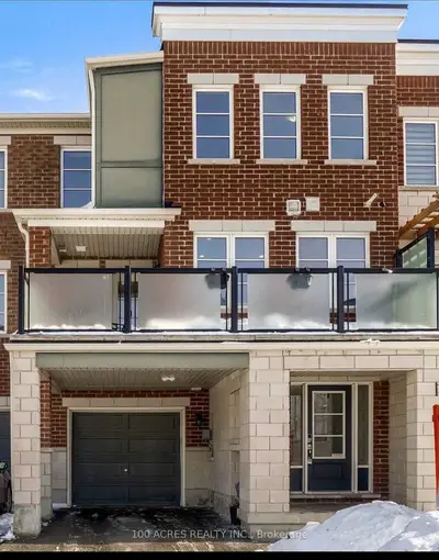 Att/Row/Townhouse in Brampton