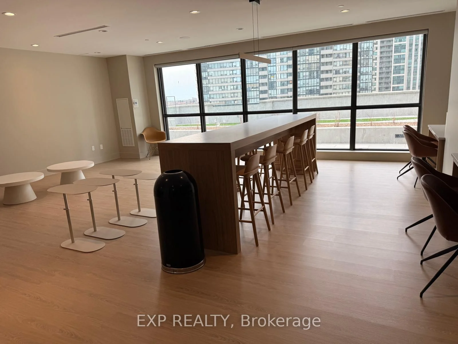 430 Square One Drive 1001, Mississauga, ON L5B 0L6