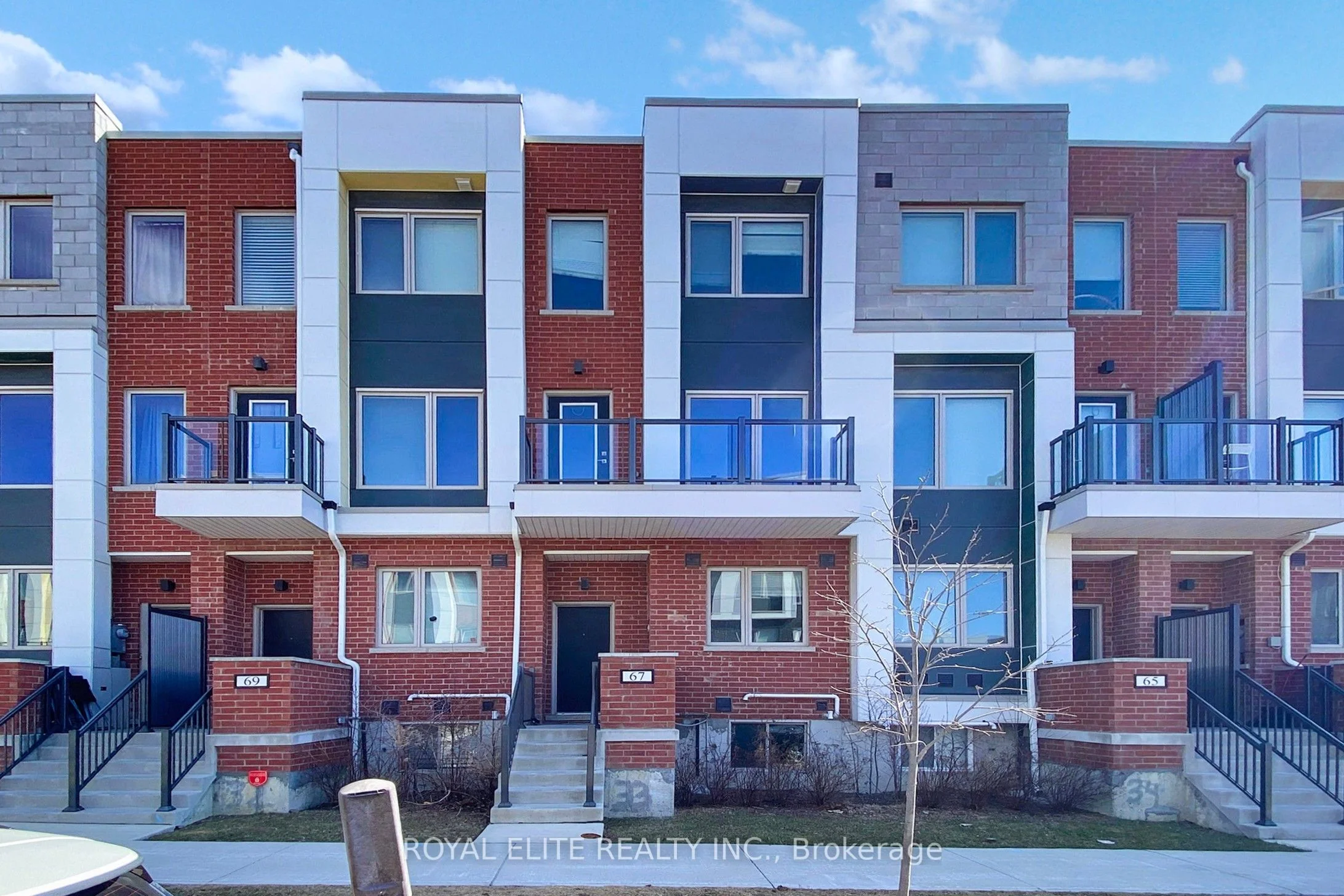 Att/Row/Townhouse in Toronto