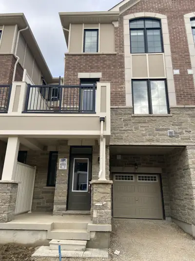 Att/Row/Townhouse in Brampton