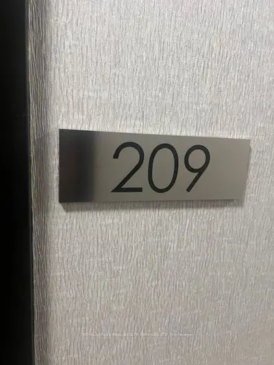 3504 Hurontario Street 209, Mississauga, On L5b 0b9