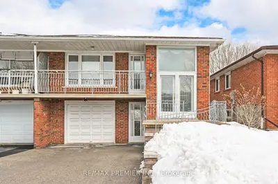 9 Rockbank Crescent, Toronto W05, On M9m 1l1