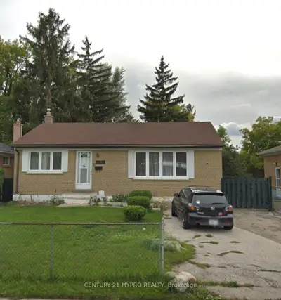 7150 Minotola Avenue, Mississauga, On L4t 2t1