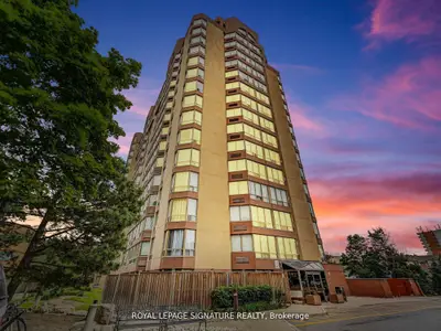 25 Fairview Road W 703, Mississauga, On L5b 3y8