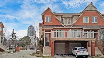 38 Fairview Road 1, Mississauga, On L5b 4j8