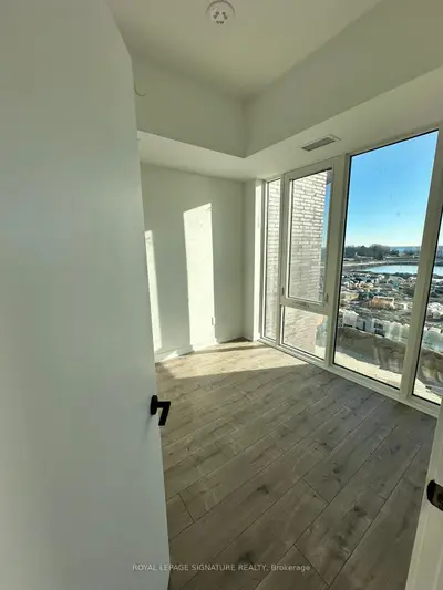 220 Missinnihe Way 418, Mississauga, On L5h 0a9