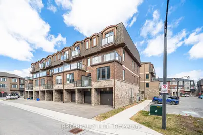Condo Townhouse in Milton
