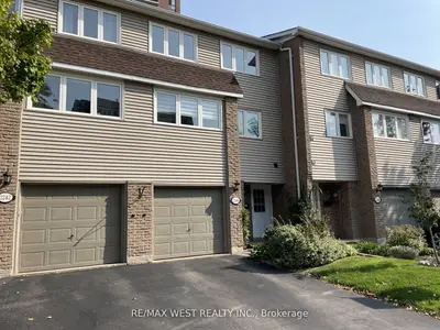 Condo Townhouse in Oakville