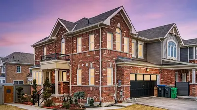 Att/Row/Townhouse in Brampton