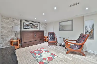 35 Dayton Avenue, Toronto W07, On M8z 3l8