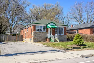Detached in Burlington