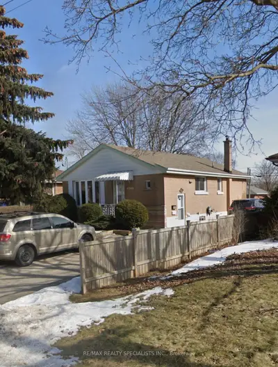 Detached in Burlington