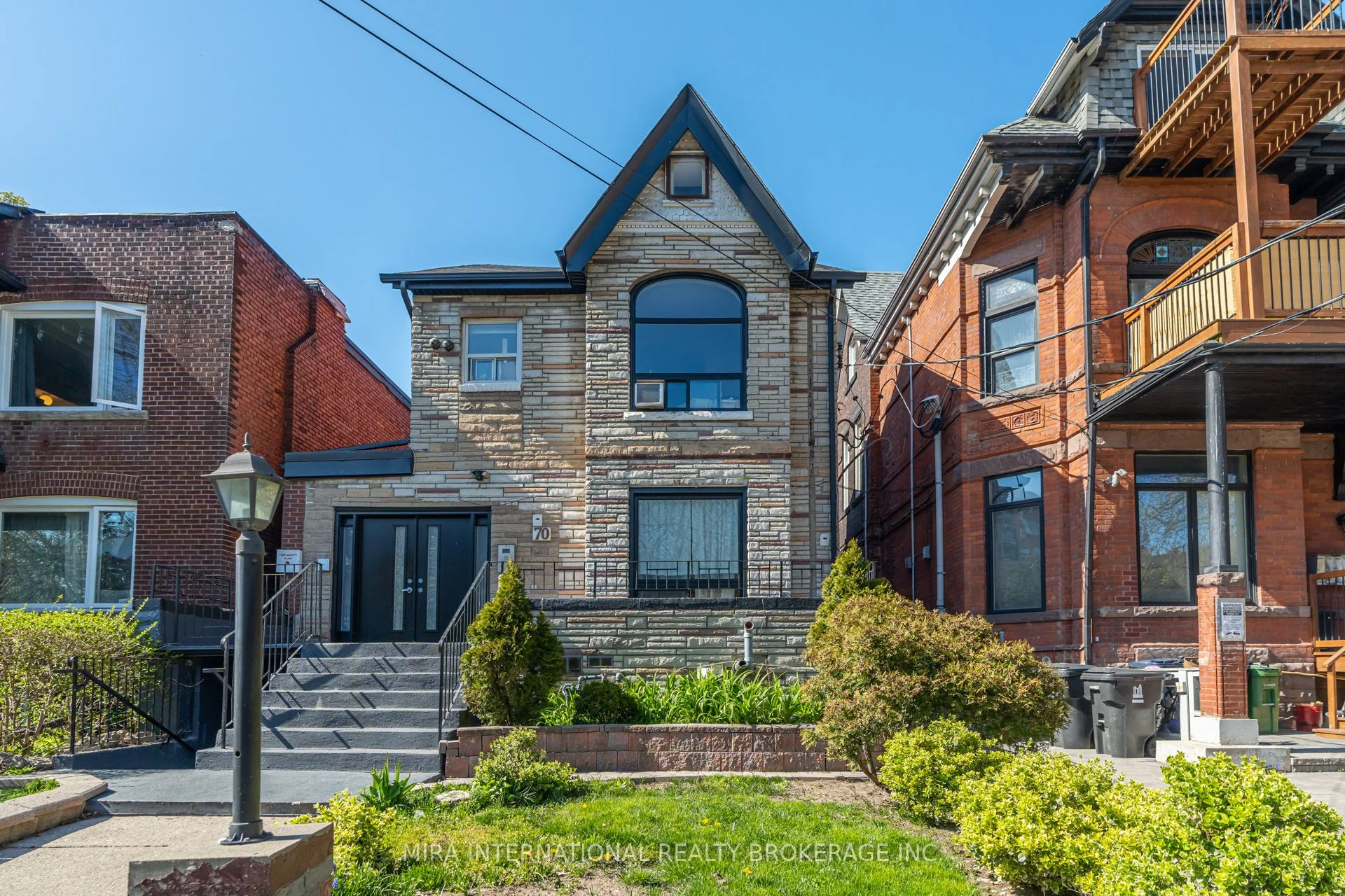 70 Melbourne Avenue B3, Toronto W01, On M6k 1k7