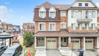 Att/Row/Townhouse in Brampton