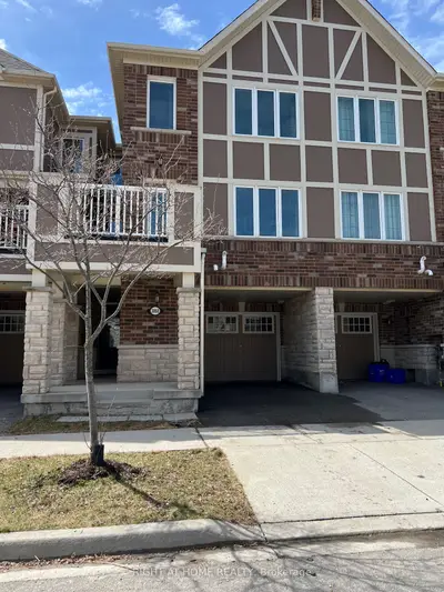 Att/Row/Townhouse in Oakville