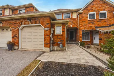 Att/Row/Townhouse in Mississauga